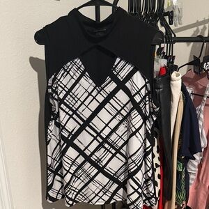 Black & White Sleeveless Plaid Mock Neck Top